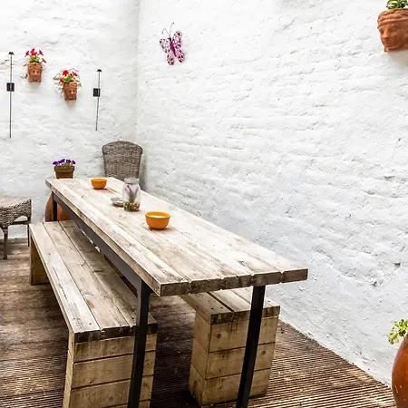 Town House With View Over The 3 Towers Of Bruges, Cleaning Included Casa de Férias *