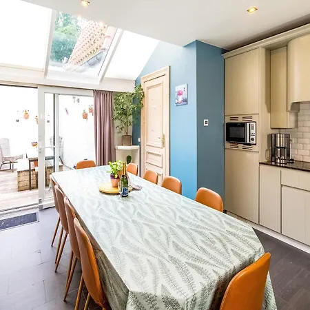 Town House With View Over The 3 Towers Of Bruges, Cleaning Included Casa de Férias