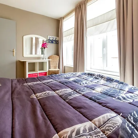 Town House With View Over The 3 Towers Of Bruges, Cleaning Included Casa de Férias