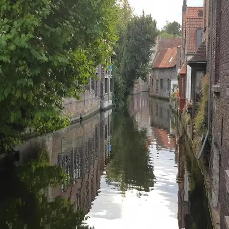 Town House With View Over The 3 Towers Of Bruges, Cleaning Included Casa de Férias