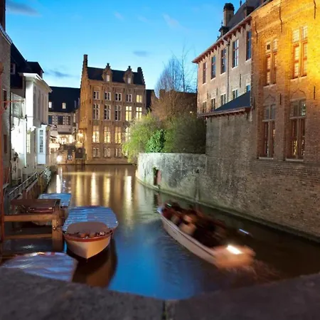 Town House With View Over The 3 Towers Of Bruges, Cleaning Included Casa de Férias *