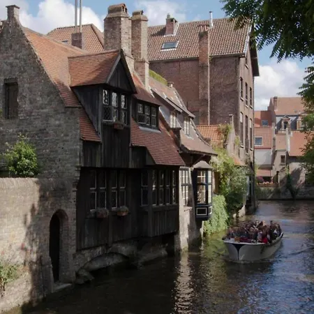 Casa de Férias Town House With View Over The 3 Towers Of Bruges, Cleaning Included